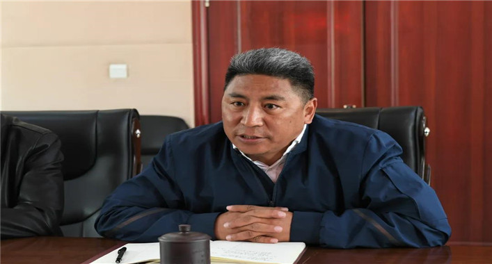 嘉央罗萨,宁夏环保集团有限责任公司党委书记,董事长尹新安参加座谈会